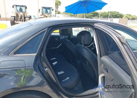 2017 Audi A4 2.0T Ultra Premium z USA, uszkodzony, nr VIN WAUGMAF4XHN045803